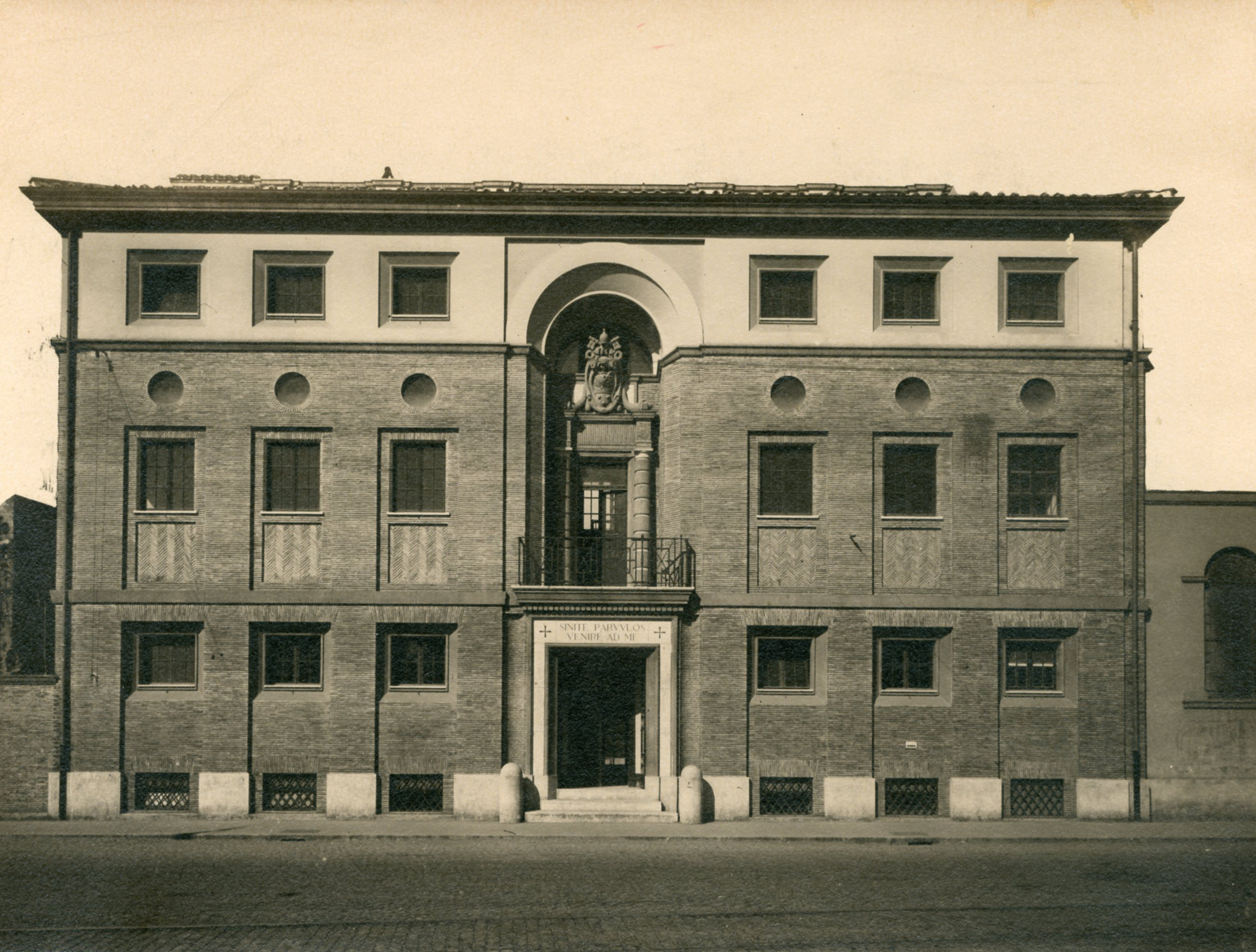 Trasformazione e ampliamento dell'ex-caserma Serristori a scuola pontificia in  via Fosse di Castello, Roma